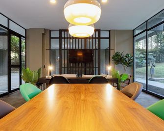Loma Verde Aparthotel - Medellín - Dining room