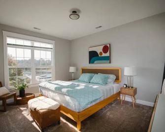 Luxury Waterfront 2 Bedroom Condo by Lake Michigan - Portage - Bedroom