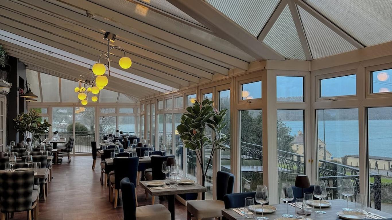 Nomi Rooms & Restaurant