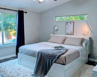 Modern Retreat near Top Golf - Hillsboro - Bedroom