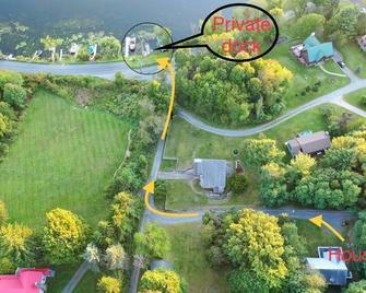 Cozy Retreat on Copake Lake in our Charming Home - Craryville - Vista del exterior