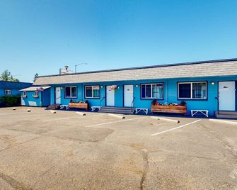 Perfect beach room with fast WiFI - walk to Old Town shops & eateries - Bandon