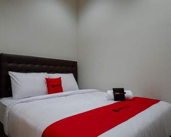 RedDoorz Syariah Near Alun Alun Kebumen - Kebumen - Habitación