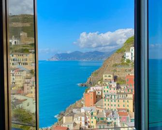 In Riomaggiore Cinque Terre with breathtaking sea view - Riomaggiore