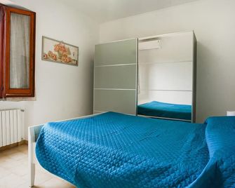 2 Bedroom Cozy Apartment In Taggia - Taggia - Bedroom
