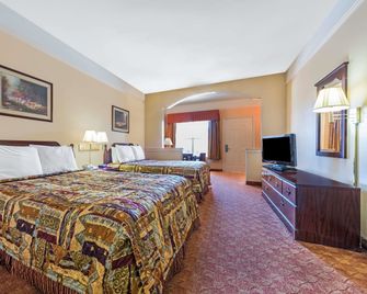 Super 8 by Wyndham Greenville - Greenville - Bedroom