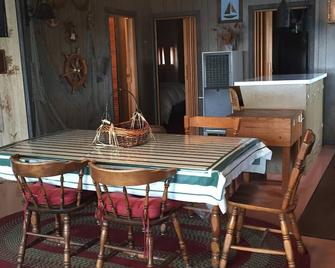 Northern Maine Lake Camp - Millinocket - Dining room