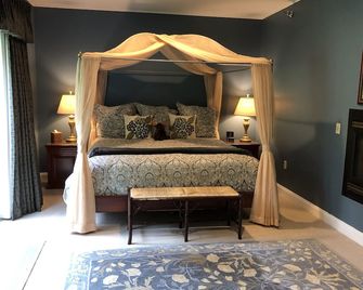 Stone Hill Inn - סטואו - חדר שינה