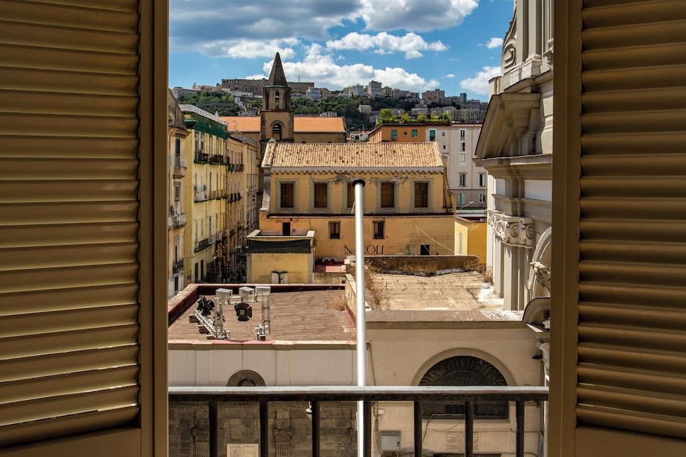 هوتل نيبوليس