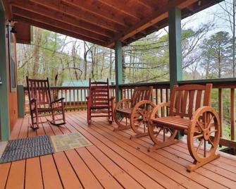 Alpine Mountain Sweetheart Cabin Jacuzzi #8 - Helen - Balcony