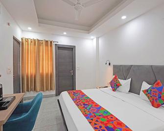 Fabhotel Grand Olive I - Noida - Schlafzimmer