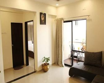 Saburi Apartments Shirdi - Shirdi - Living room