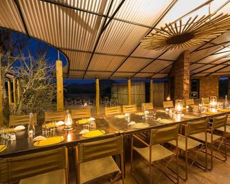 Etendeka Mountain Camp - Palmwag - Restaurant