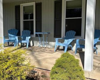 The Hitchcock House is an absolutely gorgeous 3 bedroom 2 story home! - Boardman - Patio