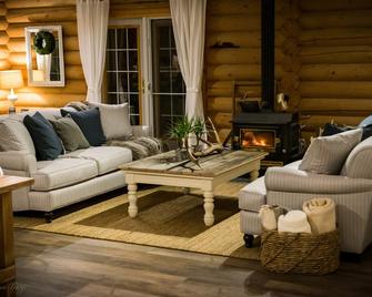 Whitewater Lodge - Golden - Living room