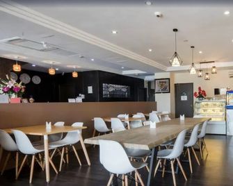 RedDoorz Plus near Lavender Street - Singapur - Restaurante
