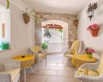 House Stone house in center - Jelsa - Patio
