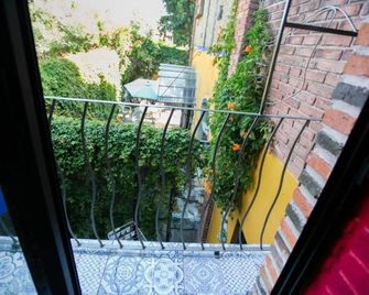 Majikal Bnb Martinlandia (Diego Rivera) - Τσολούλα - Μπαλκόνι