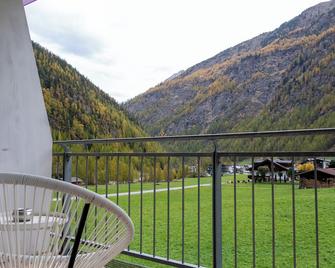 International House Sölden Apartment mit Terrasse ZW 9 - Sölden - Parveke