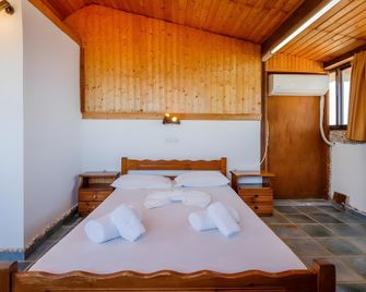 Velendzas Holidays - Alikanas - Slaapkamer