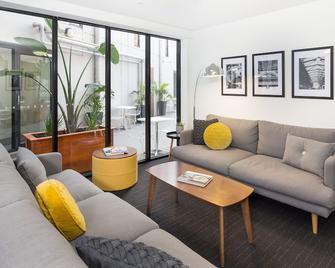 كواليتي أبارتمنتس نورث ميلبورن - ميلبورن - غرفة معيشة