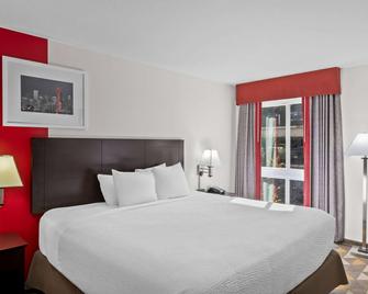 Ramada by Wyndham SeaTac Airport - סיטאק - חדר שינה