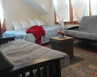 Aunt Jane's Victorian Manor - Put-in-Bay - Bedroom