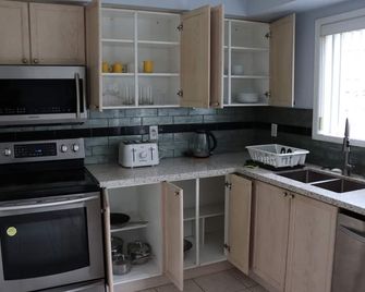Detached 3 BR home in Ajax,On - Ajax - Kitchen