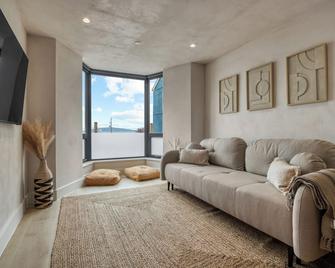 Sea View Apartment overlooking Mumbles Bay - Mumbles - Salon