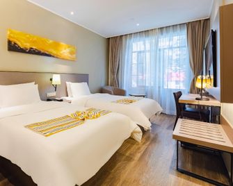 Homeinn Plus (Kunming Baiyun Road Tongde Square) - Kunming - Makuuhuone