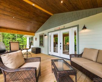 Peaceful And Luxurious Living With Spectacular Views - Spruce Pine - Living room