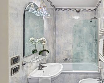 Hotel Tre Archi - Venice - Bathroom