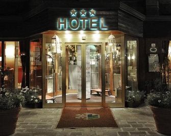 Hotel Henriette - Male - Gebäude