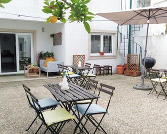 O da Casa-Typical Portuguese Guest House - Peniche - Patio