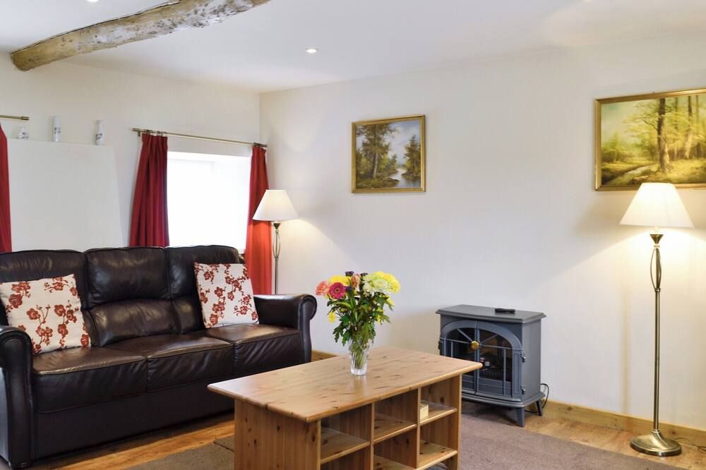 3 bedroom accommodation in Sherston, Malmesbury - Badminton - Living room