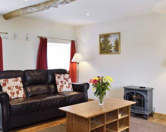 3 bedroom accommodation in Sherston, Malmesbury - Badminton - Living room