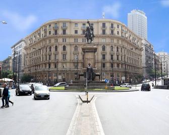 Piazza Bovio 22 - Nápoles - Edificio
