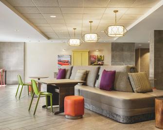 Home2 Suites By Hilton Colorado Springs I-25 Central - Colorado Springs - Lounge