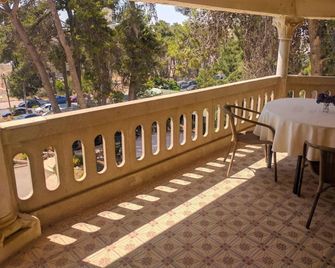 Alhambra Palace Hotel Suites & Resort - Ramallah - Balkon