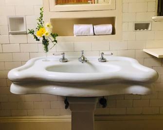Rothschild-Pound House Inn - Columbus - Bathroom
