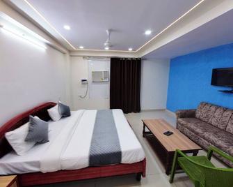 Hotel Eleven Elites - Kota - Bedroom