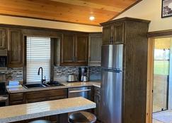 Beautiful New Luxury Cabin On Large Private Lot - East Glacier Park - Kitchen
