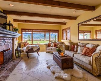 Wine Country Lodging At Jeriko Estate Vineyards And Winery - Hopland - Living room