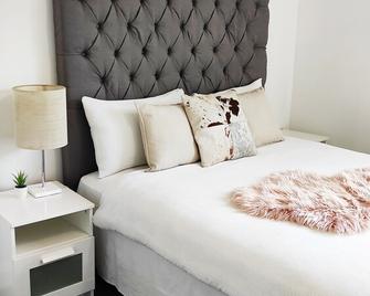 Stylish Spacious Auburn 3bedroom House Near Olympic Park Anz Stadium Dfo Pet Friendly - Auburn - Bedroom