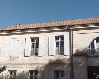 Bright studio 14 near the thermal baths - Classified 2. - Rochefort - Budova