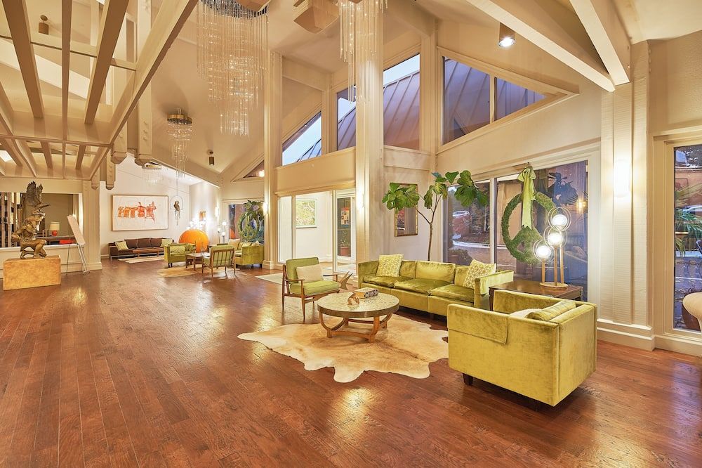 Ashland Hills Hotel & Suites - אשלנד - לובי