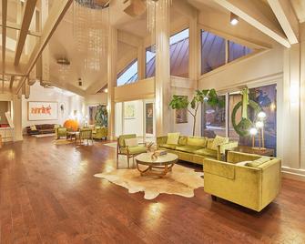 Ashland Hills Hotel & Suites - Ashland - Lobby