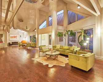 Ashland Hills Hotel & Suites - אשלנד - לובי