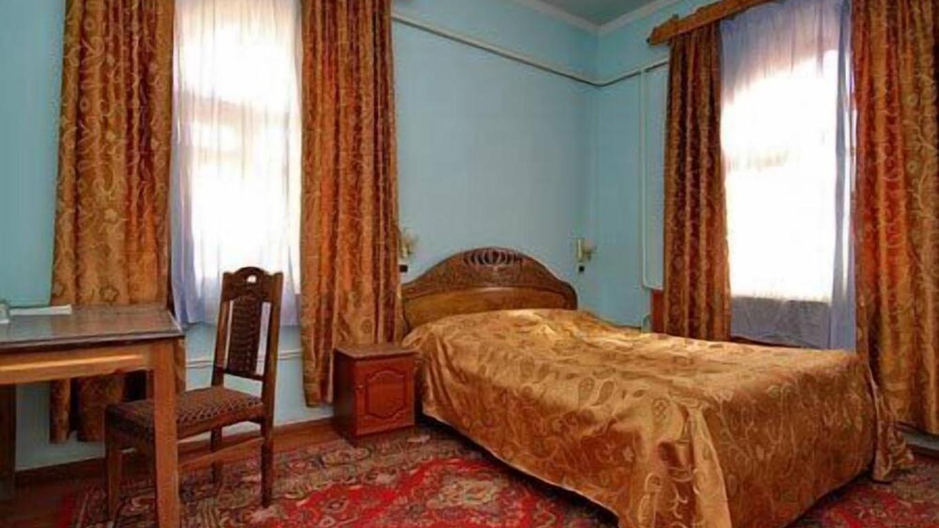 Islambek Hotel & Travel