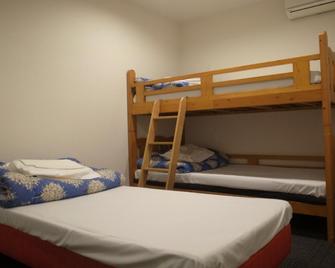 Fukuoka Backpackers Hostel - Fukuoka - Yatak Odası